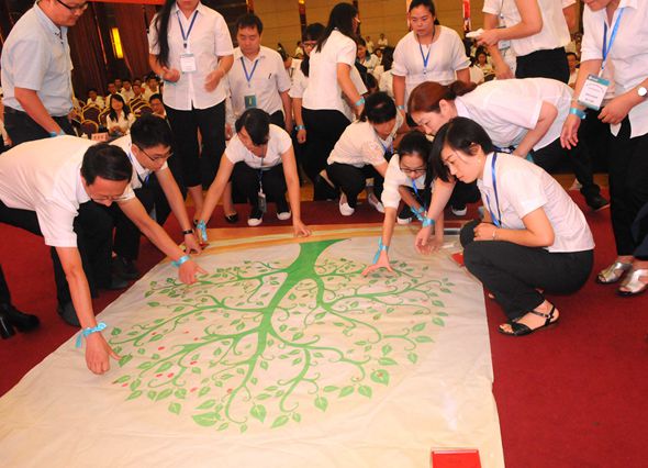 爱,不忘初心——越人蓝丝带爱心基金七周年暨2016年资助贫困大学生圆梦行动